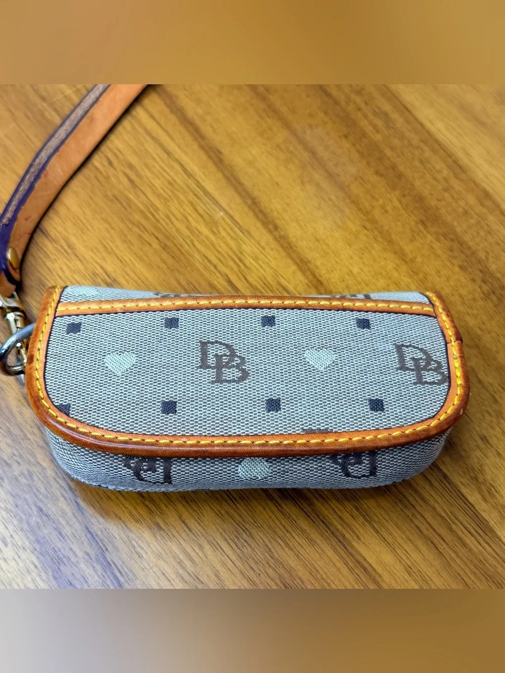 Dooney & Bourke Small Wristlet Gray Tan DB Heart Canvas Leather Trim Y2K Vtg